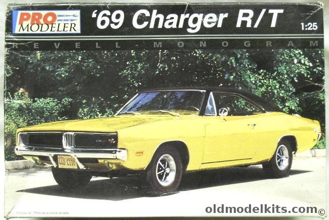 Monogram 1/24 1969 Dodge Charger R/T Pro Modeler, 85-5937 plastic model kit